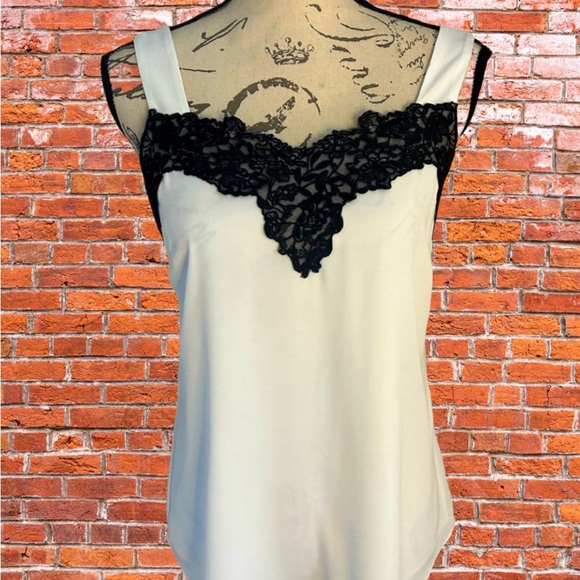 WHBM sleeveless blouse. - Picture 1 of 6